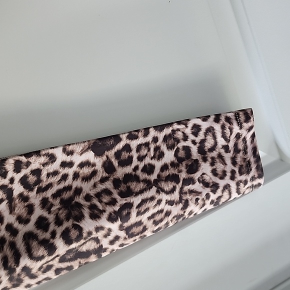 Beach Riot Sport soft cream/brown leopard print workout legging! - Picture 5 of 12